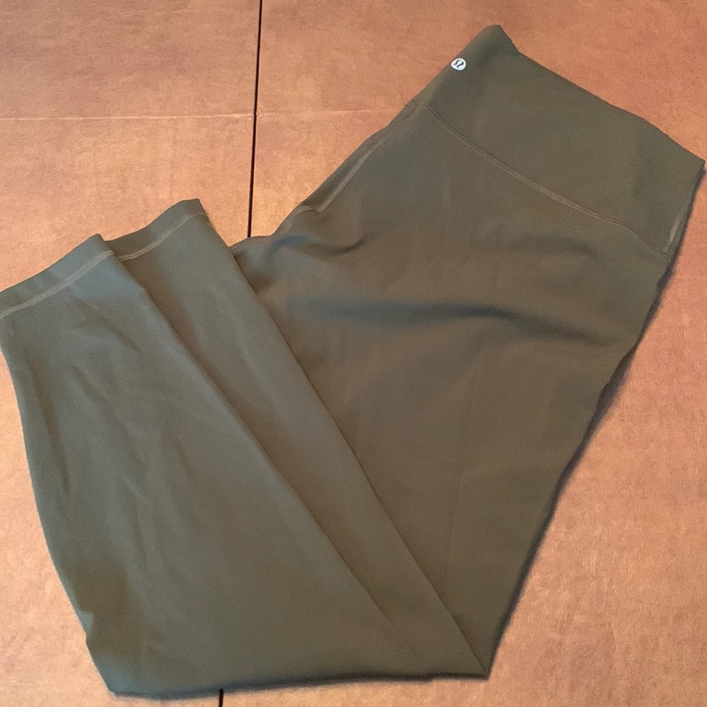 Size 18 NuLu Lululemon tights 28”